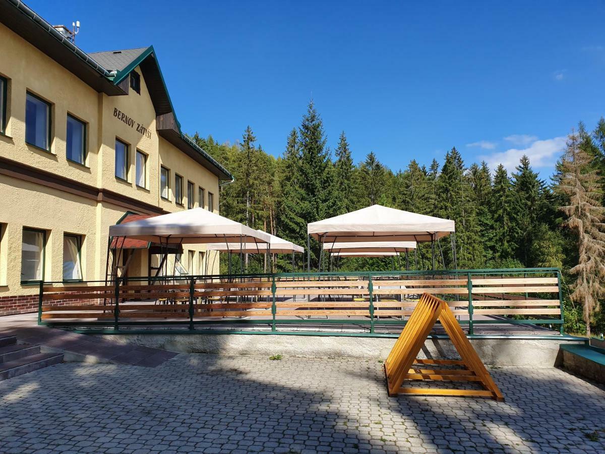 Rs Bernov Zatisi Hotel Nejdek Eksteriør billede